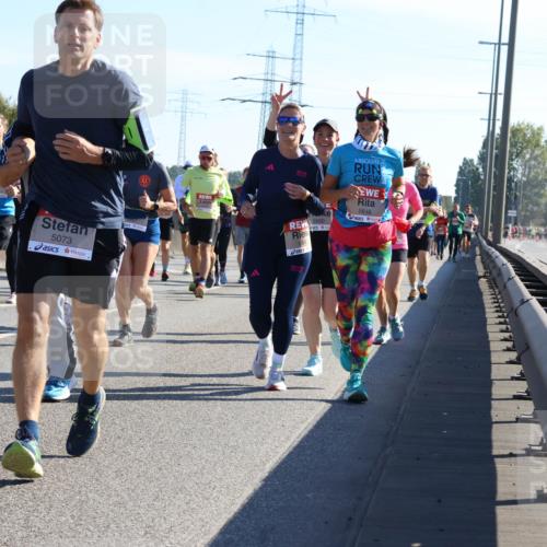 03.10.2025 - Köhlbrandbrückenlauf Strokosch-Dieckow http://msf.ph/oto/9107057 03.10.2025 12:19:04 Position 3 5073, 5650, 5648 meine-sportfotos.de