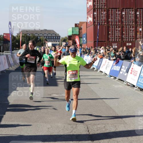 03.10.2025 - Köhlbrandbrückenlauf Jannik Wohlers http://msf.ph/oto/9107059 03.10.2025 12:59:10 Ziel 4164, 4226, 5967, 6036, 6329, 6390, 6391, 6478, 6493 meine-sportfotos.de