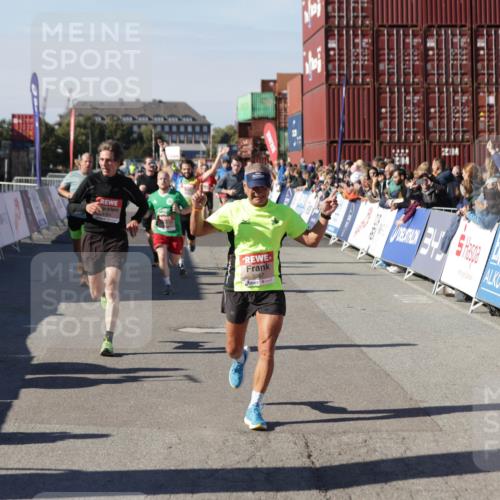 03.10.2025 - Köhlbrandbrückenlauf Jannik Wohlers http://msf.ph/oto/9107068 03.10.2025 12:59:10 Ziel 4164, 4226, 5967, 6036, 6329, 6390, 6391, 6478, 6493 meine-sportfotos.de