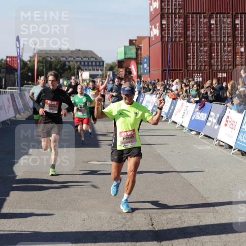 03.10.2025 - Köhlbrandbrückenlauf Jannik Wohlers http://msf.ph/oto/9107078 03.10.2025 12:59:10 Ziel 4164, 4226, 5967, 6036, 6329, 6390, 6391, 6478, 6493 meine-sportfotos.de