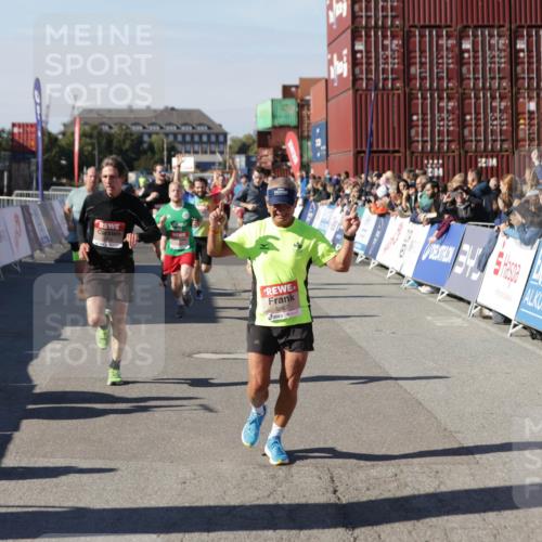03.10.2025 - Köhlbrandbrückenlauf Jannik Wohlers http://msf.ph/oto/9107083 03.10.2025 12:59:10 Ziel 4164, 4226, 5967, 6036, 6329, 6390, 6391, 6478, 6493 meine-sportfotos.de