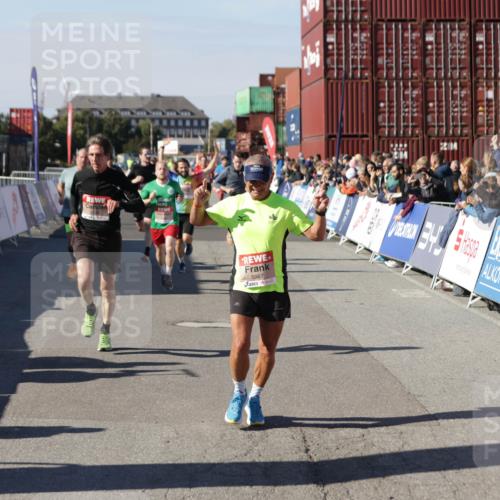 03.10.2025 - Köhlbrandbrückenlauf Jannik Wohlers http://msf.ph/oto/9107094 03.10.2025 12:59:10 Ziel 4164, 4226, 5967, 6036, 6329, 6390, 6391, 6478, 6493 meine-sportfotos.de