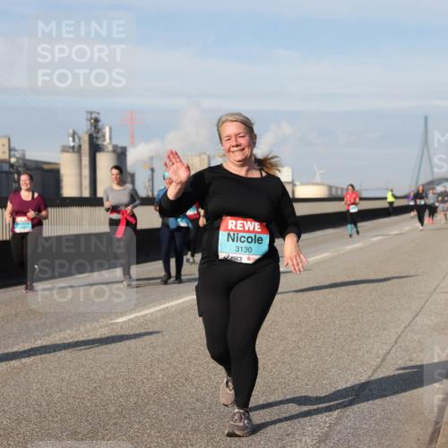 03.10.2025 - Köhlbrandbrückenlauf Lena Gebhardt http://msf.ph/oto/9107096 03.10.2025 10:13:35 Position 2 3130 meine-sportfotos.de