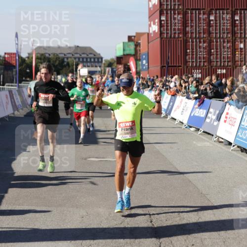 03.10.2025 - Köhlbrandbrückenlauf Jannik Wohlers http://msf.ph/oto/9107102 03.10.2025 12:59:10 Ziel 4164, 4226, 5967, 6036, 6329, 6390, 6391, 6478, 6493 meine-sportfotos.de