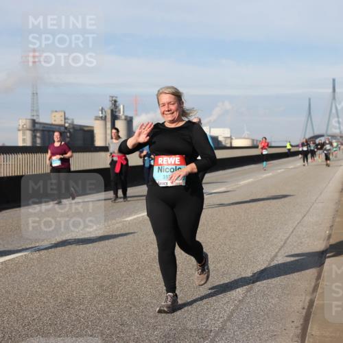 03.10.2025 - Köhlbrandbrückenlauf Lena Gebhardt http://msf.ph/oto/9107109 03.10.2025 10:13:35 Position 2 31 meine-sportfotos.de