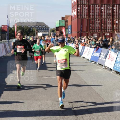 03.10.2025 - Köhlbrandbrückenlauf Jannik Wohlers http://msf.ph/oto/9107119 03.10.2025 12:59:10 Ziel 4164, 4226, 5967, 6036, 6329, 6390, 6391, 6478, 6493 meine-sportfotos.de