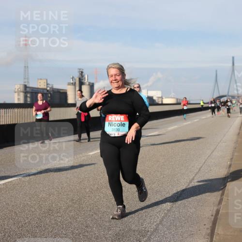 03.10.2025 - Köhlbrandbrückenlauf Lena Gebhardt http://msf.ph/oto/9107125 03.10.2025 10:13:35 Position 2 3130 meine-sportfotos.de