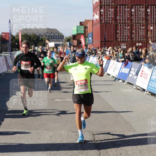 03.10.2025 - Köhlbrandbrückenlauf Jannik Wohlers http://msf.ph/oto/9107127 03.10.2025 12:59:10 Ziel 4164, 4226, 5967, 6036, 6329, 6390, 6391, 6478, 6493 meine-sportfotos.de