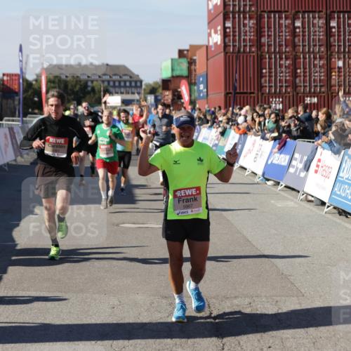 03.10.2025 - Köhlbrandbrückenlauf Jannik Wohlers http://msf.ph/oto/9107144 03.10.2025 12:59:10 Ziel 4164, 4226, 5967, 6036, 6329, 6390, 6391, 6478, 6493 meine-sportfotos.de