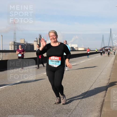 03.10.2025 - Köhlbrandbrückenlauf Lena Gebhardt http://msf.ph/oto/9107149 03.10.2025 10:13:35 Position 2 3130 meine-sportfotos.de