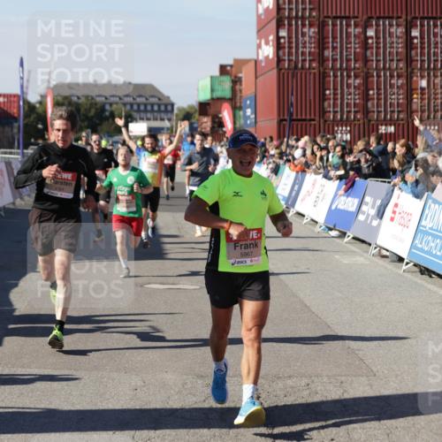 03.10.2025 - Köhlbrandbrückenlauf Jannik Wohlers http://msf.ph/oto/9107161 03.10.2025 12:59:11 Ziel 4164, 4226, 4441, 5967, 6036, 6329, 6390, 6391, 6478, 6493 meine-sportfotos.de