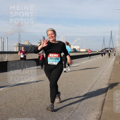 03.10.2025 - Köhlbrandbrückenlauf Lena Gebhardt http://msf.ph/oto/9107179 03.10.2025 10:13:36 Position 2 3130 meine-sportfotos.de