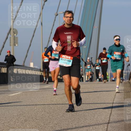 03.10.2025 - Köhlbrandbrückenlauf Strokosch-Dieckow http://msf.ph/oto/9107180 03.10.2025 09:36:39 Position 2 1090 meine-sportfotos.de