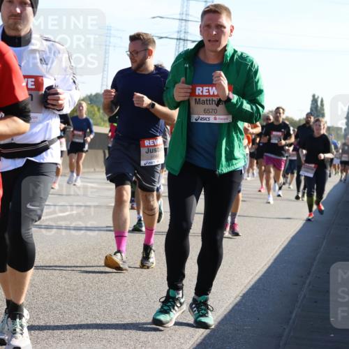 03.10.2025 - Köhlbrandbrückenlauf Strokosch-Dieckow http://msf.ph/oto/9107182 03.10.2025 12:19:23 Position 3 4869, 6660, 6570 meine-sportfotos.de