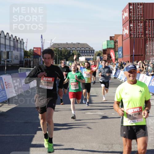 03.10.2025 - Köhlbrandbrückenlauf Jannik Wohlers http://msf.ph/oto/9107189 03.10.2025 12:59:11 Ziel 4164, 4226, 4441, 5967, 6036, 6329, 6390, 6391, 6478, 6493 meine-sportfotos.de
