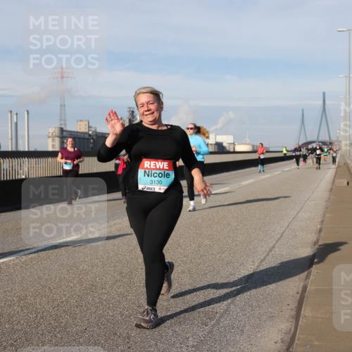 03.10.2025 - Köhlbrandbrückenlauf Lena Gebhardt http://msf.ph/oto/9107191 03.10.2025 10:13:36 Position 2 3130 meine-sportfotos.de