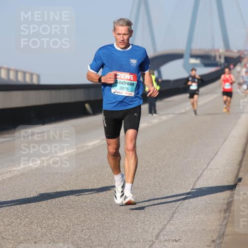 03.10.2025 - Köhlbrandbrückenlauf Lena Gebhardt http://msf.ph/oto/9107198 03.10.2025 09:39:46 Position 2 26, 3078 meine-sportfotos.de
