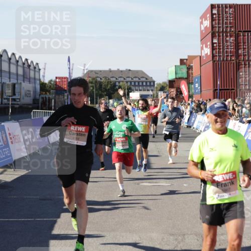 03.10.2025 - Köhlbrandbrückenlauf Jannik Wohlers http://msf.ph/oto/9107199 03.10.2025 12:59:11 Ziel 4164, 4226, 4441, 5967, 6036, 6329, 6390, 6391, 6478, 6493 meine-sportfotos.de
