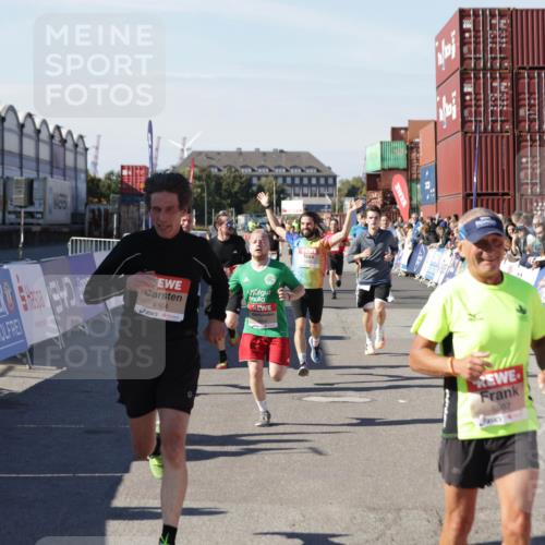 03.10.2025 - Köhlbrandbrückenlauf Jannik Wohlers http://msf.ph/oto/9107205 03.10.2025 12:59:11 Ziel 4164, 4226, 4441, 5967, 6036, 6329, 6390, 6391, 6478, 6493 meine-sportfotos.de