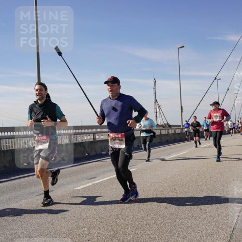 03.10.2025 - Köhlbrandbrückenlauf Michael Burmester http://msf.ph/oto/9107219 03.10.2025 12:50:28 Position 2 221, 6189 meine-sportfotos.de
