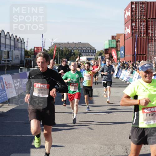 03.10.2025 - Köhlbrandbrückenlauf Jannik Wohlers http://msf.ph/oto/9107234 03.10.2025 12:59:11 Ziel 4164, 4226, 4441, 5967, 6036, 6329, 6390, 6391, 6478, 6493 meine-sportfotos.de