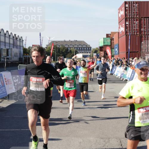 03.10.2025 - Köhlbrandbrückenlauf Jannik Wohlers http://msf.ph/oto/9107242 03.10.2025 12:59:12 Ziel 4164, 4226, 4441, 5967, 6036, 6154, 6329, 6390, 6391, 6478, 6493 meine-sportfotos.de