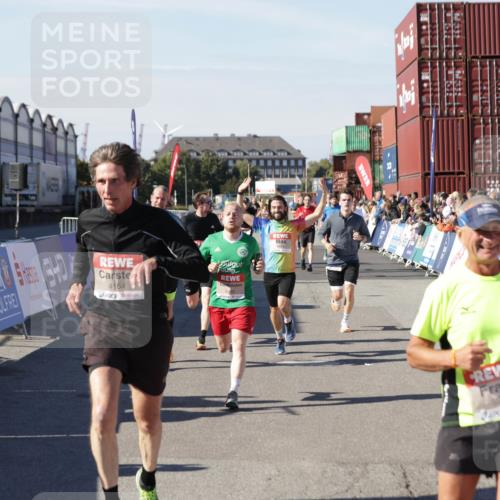 03.10.2025 - Köhlbrandbrückenlauf Jannik Wohlers http://msf.ph/oto/9107250 03.10.2025 12:59:12 Ziel 4164, 4226, 4441, 5967, 6036, 6154, 6329, 6390, 6391, 6478, 6493 meine-sportfotos.de