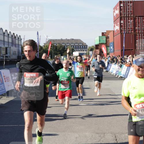 03.10.2025 - Köhlbrandbrückenlauf Jannik Wohlers http://msf.ph/oto/9107258 03.10.2025 12:59:12 Ziel 4164, 4226, 4441, 5967, 6036, 6154, 6329, 6390, 6391, 6478, 6493 meine-sportfotos.de