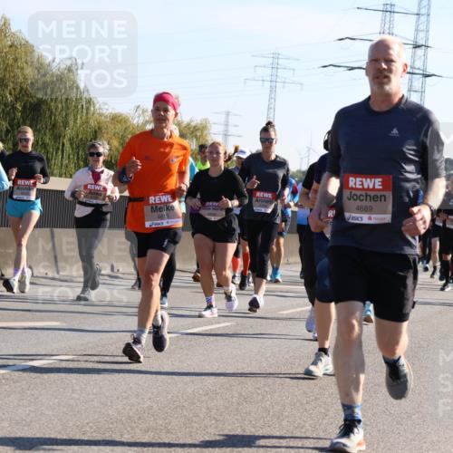 03.10.2025 - Köhlbrandbrückenlauf Strokosch-Dieckow http://msf.ph/oto/9107265 03.10.2025 12:19:35 Position 3 4813, 6646, 4689 meine-sportfotos.de