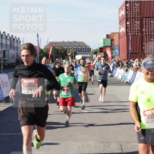 03.10.2025 - Köhlbrandbrückenlauf Jannik Wohlers http://msf.ph/oto/9107270 03.10.2025 12:59:12 Ziel 4164, 4226, 4441, 5967, 6036, 6154, 6329, 6390, 6391, 6478, 6493 meine-sportfotos.de