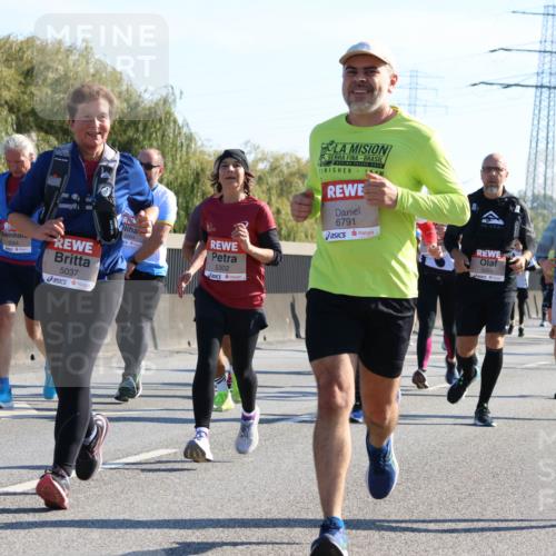 03.10.2025 - Köhlbrandbrückenlauf Strokosch-Dieckow http://msf.ph/oto/9107276 03.10.2025 12:19:41 Position 3 4833, 5084, 5037, 6084, 5302, 15, 6791, 5059, 1887, 5678 meine-sportfotos.de