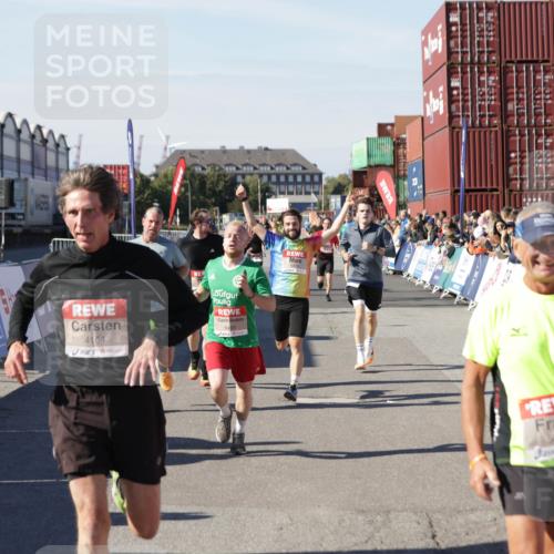 03.10.2025 - Köhlbrandbrückenlauf Jannik Wohlers http://msf.ph/oto/9107279 03.10.2025 12:59:12 Ziel 4164, 4226, 4441, 5967, 6036, 6154, 6329, 6390, 6391, 6478, 6493 meine-sportfotos.de