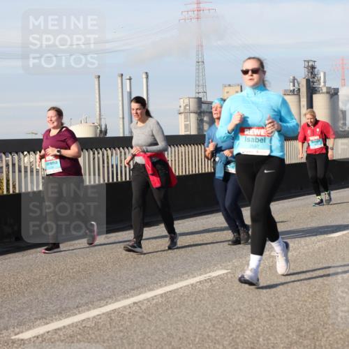 03.10.2025 - Köhlbrandbrückenlauf Lena Gebhardt http://msf.ph/oto/9107281 03.10.2025 10:13:37 Position 2 2438, 2597 meine-sportfotos.de