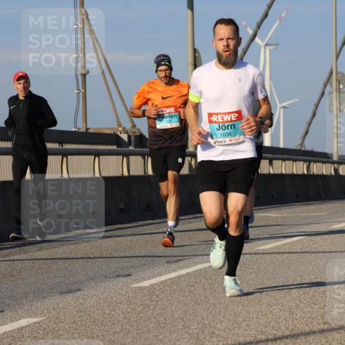 03.10.2025 - Köhlbrandbrückenlauf Strokosch-Dieckow http://msf.ph/oto/9107283 03.10.2025 09:36:48 Position 2 1101, 1036 meine-sportfotos.de