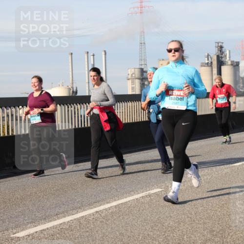 03.10.2025 - Köhlbrandbrückenlauf Lena Gebhardt http://msf.ph/oto/9107293 03.10.2025 10:13:37 Position 2 2438, 2597 meine-sportfotos.de