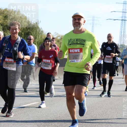 03.10.2025 - Köhlbrandbrückenlauf Strokosch-Dieckow http://msf.ph/oto/9107294 03.10.2025 12:19:41 Position 3 5037, 5302, 6791, 15, 1887, 5678 meine-sportfotos.de