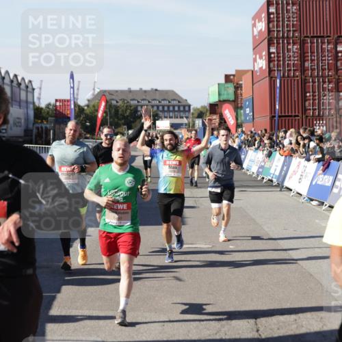 03.10.2025 - Köhlbrandbrückenlauf Jannik Wohlers http://msf.ph/oto/9107300 03.10.2025 12:59:12 Ziel 4164, 4226, 4441, 5967, 6036, 6154, 6329, 6390, 6391, 6478, 6493 meine-sportfotos.de