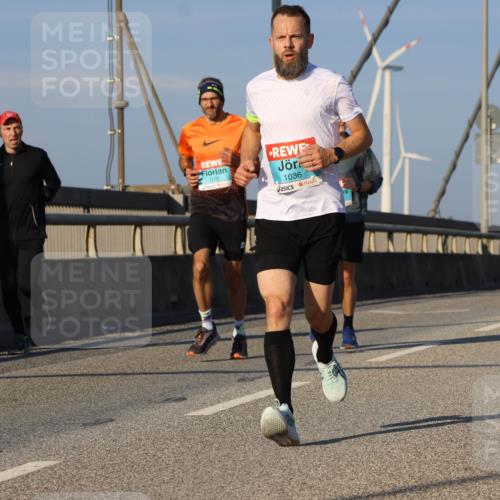 03.10.2025 - Köhlbrandbrückenlauf Strokosch-Dieckow http://msf.ph/oto/9107302 03.10.2025 09:36:48 Position 2 1101, 1036 meine-sportfotos.de