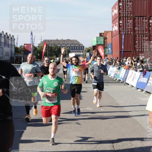 03.10.2025 - Köhlbrandbrückenlauf Jannik Wohlers http://msf.ph/oto/9107308 03.10.2025 12:59:12 Ziel 4164, 4226, 4441, 5967, 6036, 6154, 6329, 6390, 6391, 6478, 6493 meine-sportfotos.de
