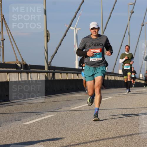 03.10.2025 - Köhlbrandbrückenlauf Strokosch-Dieckow http://msf.ph/oto/9107310 03.10.2025 09:36:53 Position 2 490 meine-sportfotos.de