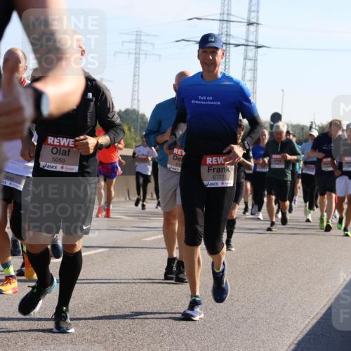 03.10.2025 - Köhlbrandbrückenlauf Strokosch-Dieckow http://msf.ph/oto/9107315 03.10.2025 12:19:44 Position 3 5930, 5059, 09, 512, 6377 meine-sportfotos.de