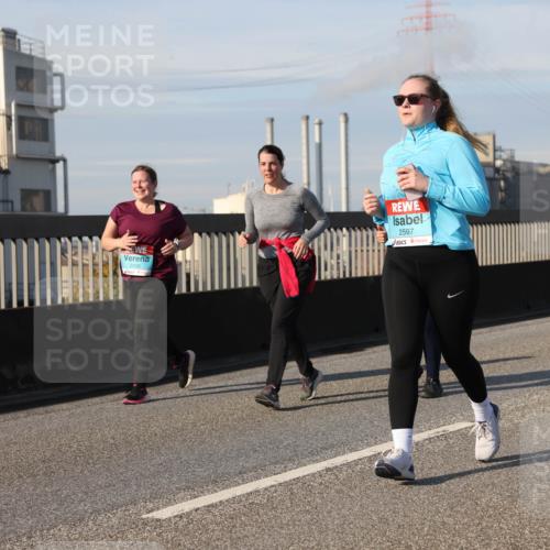 03.10.2025 - Köhlbrandbrückenlauf Lena Gebhardt http://msf.ph/oto/9107316 03.10.2025 10:13:38 Position 2 2438, 2597 meine-sportfotos.de