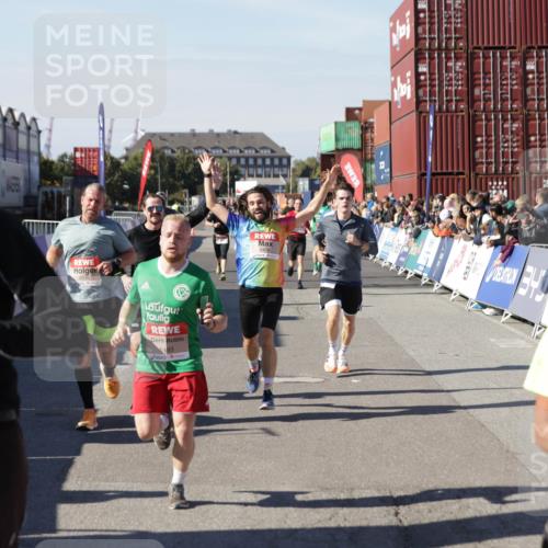 03.10.2025 - Köhlbrandbrückenlauf Jannik Wohlers http://msf.ph/oto/9107318 03.10.2025 12:59:12 Ziel 4164, 4226, 4441, 5967, 6036, 6154, 6329, 6390, 6391, 6478, 6493 meine-sportfotos.de