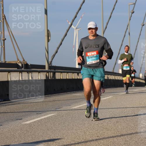 03.10.2025 - Köhlbrandbrückenlauf Strokosch-Dieckow http://msf.ph/oto/9107324 03.10.2025 09:36:53 Position 2 1490 meine-sportfotos.de