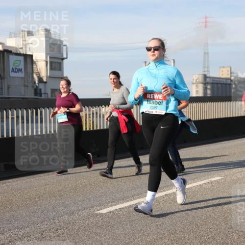 03.10.2025 - Köhlbrandbrückenlauf Lena Gebhardt http://msf.ph/oto/9107336 03.10.2025 10:13:38 Position 2 2597 meine-sportfotos.de