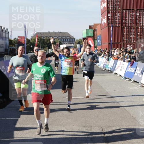 03.10.2025 - Köhlbrandbrückenlauf Jannik Wohlers http://msf.ph/oto/9107337 03.10.2025 12:59:12 Ziel 4164, 4226, 4441, 5967, 6036, 6154, 6329, 6390, 6391, 6478, 6493 meine-sportfotos.de