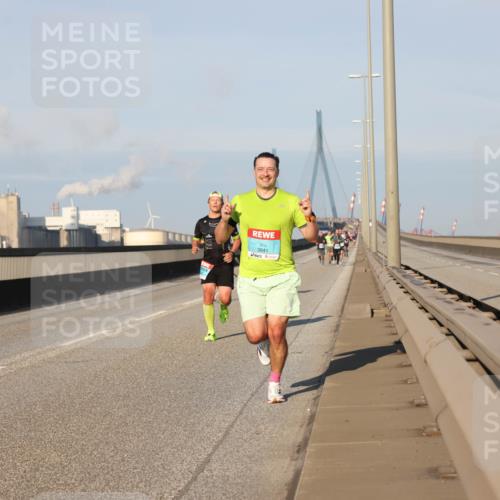 03.10.2025 - Köhlbrandbrückenlauf Lena Gebhardt http://msf.ph/oto/9107354 03.10.2025 09:40:20 Position 2 3841 meine-sportfotos.de