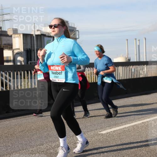 03.10.2025 - Köhlbrandbrückenlauf Lena Gebhardt http://msf.ph/oto/9107388 03.10.2025 10:13:39 Position 2 2597 meine-sportfotos.de