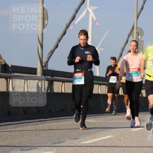 03.10.2025 - Köhlbrandbrückenlauf Strokosch-Dieckow http://msf.ph/oto/9107399 03.10.2025 09:37:08 Position 2 3136, 1251, 1083 meine-sportfotos.de