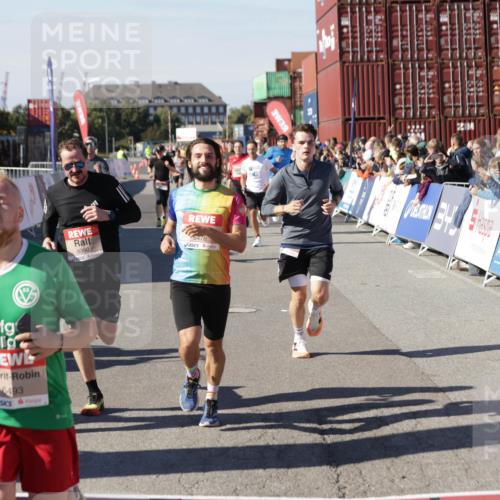 03.10.2025 - Köhlbrandbrückenlauf Jannik Wohlers http://msf.ph/oto/9107424 03.10.2025 12:59:13 Ziel 4164, 4226, 4371, 4441, 5967, 6036, 6154, 6329, 6390, 6391, 6478, 6484, 6493 meine-sportfotos.de